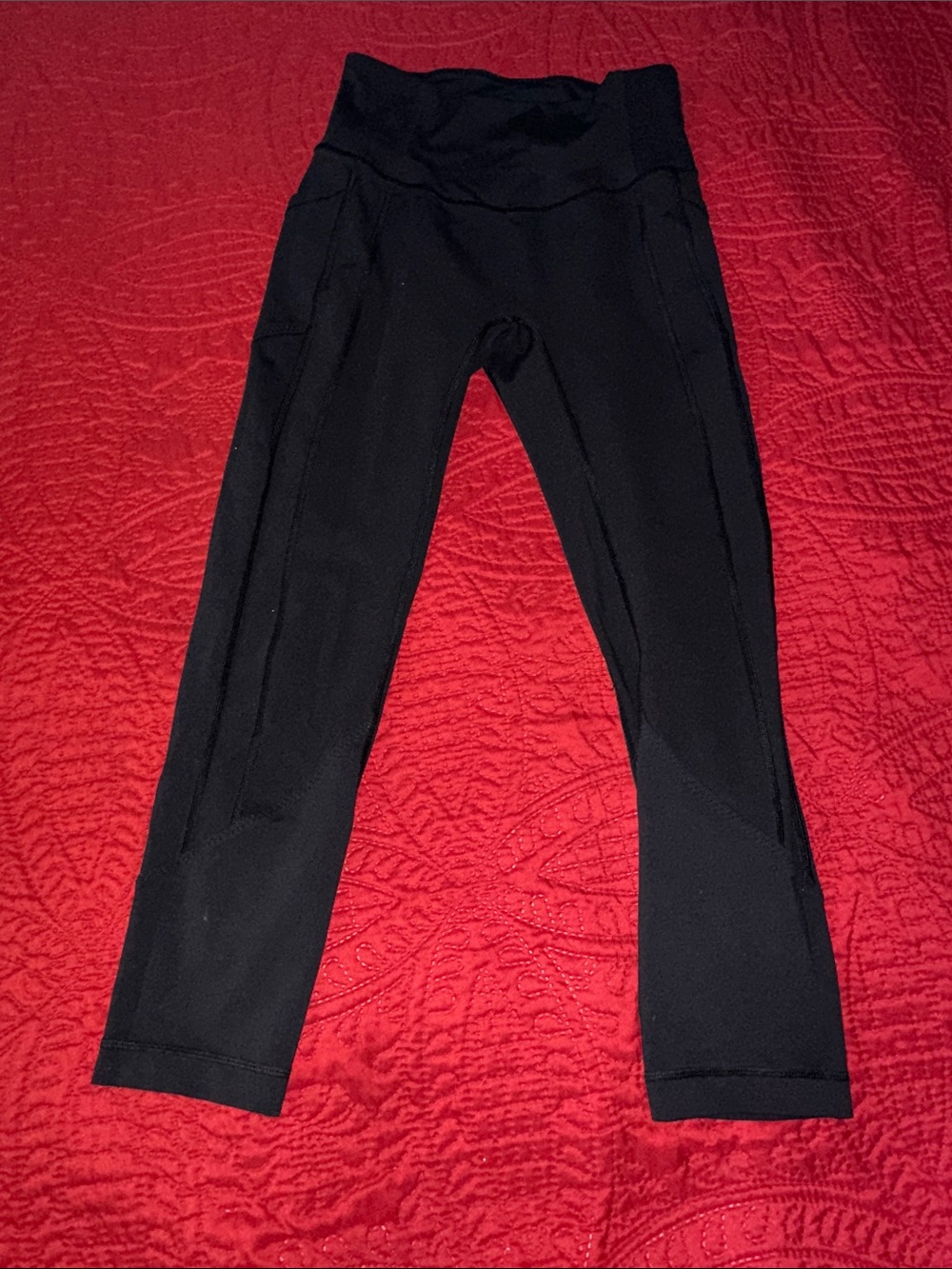 Lululemon Black Women’s High-Waist Active crop leggings size 6